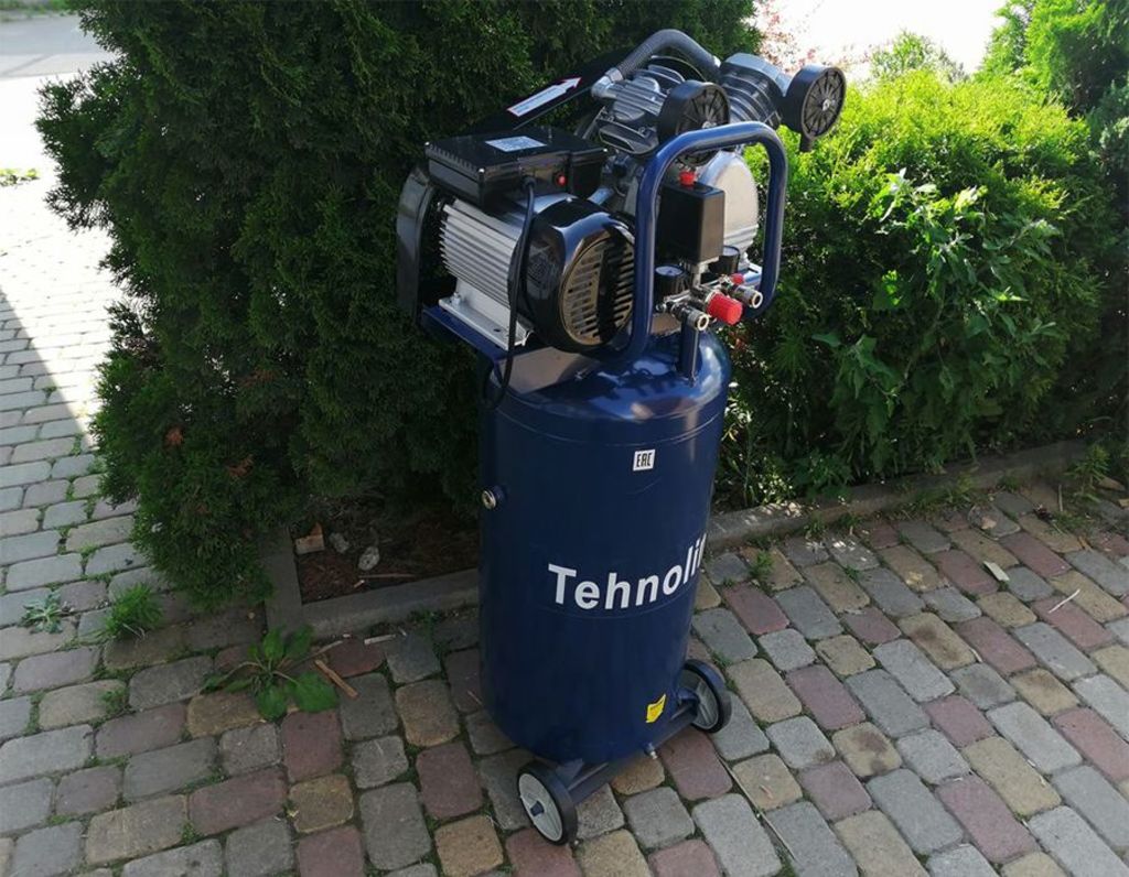 Компрессор ременной Tehnoline ТР440/100, 2,2 кВт, 8 бар, вертикальный