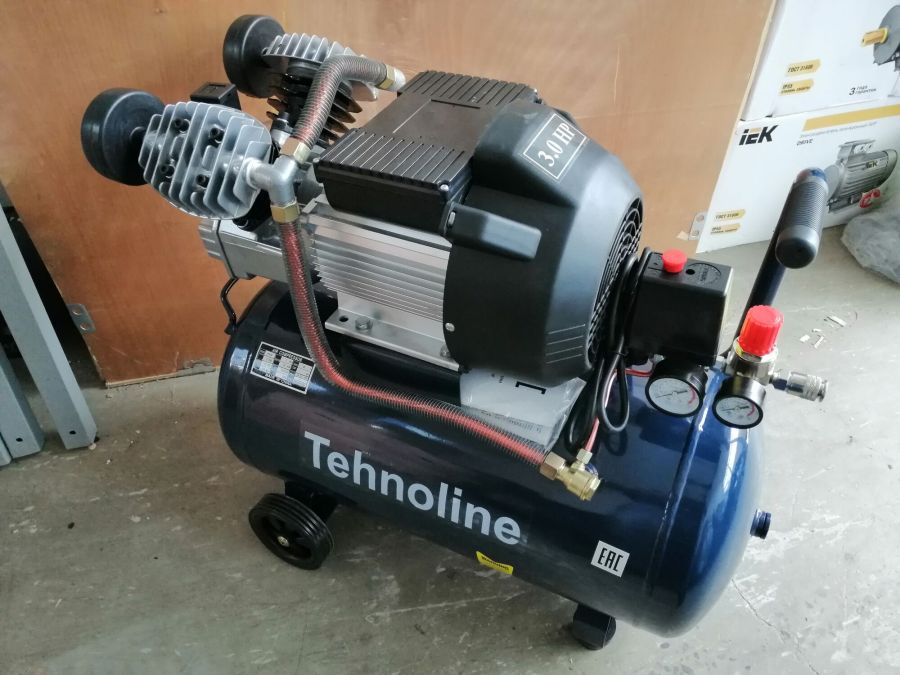 Компрессор с прямой передачей Tehnoline T415/50, 2200 Вт, 8 бар, 2 поршня