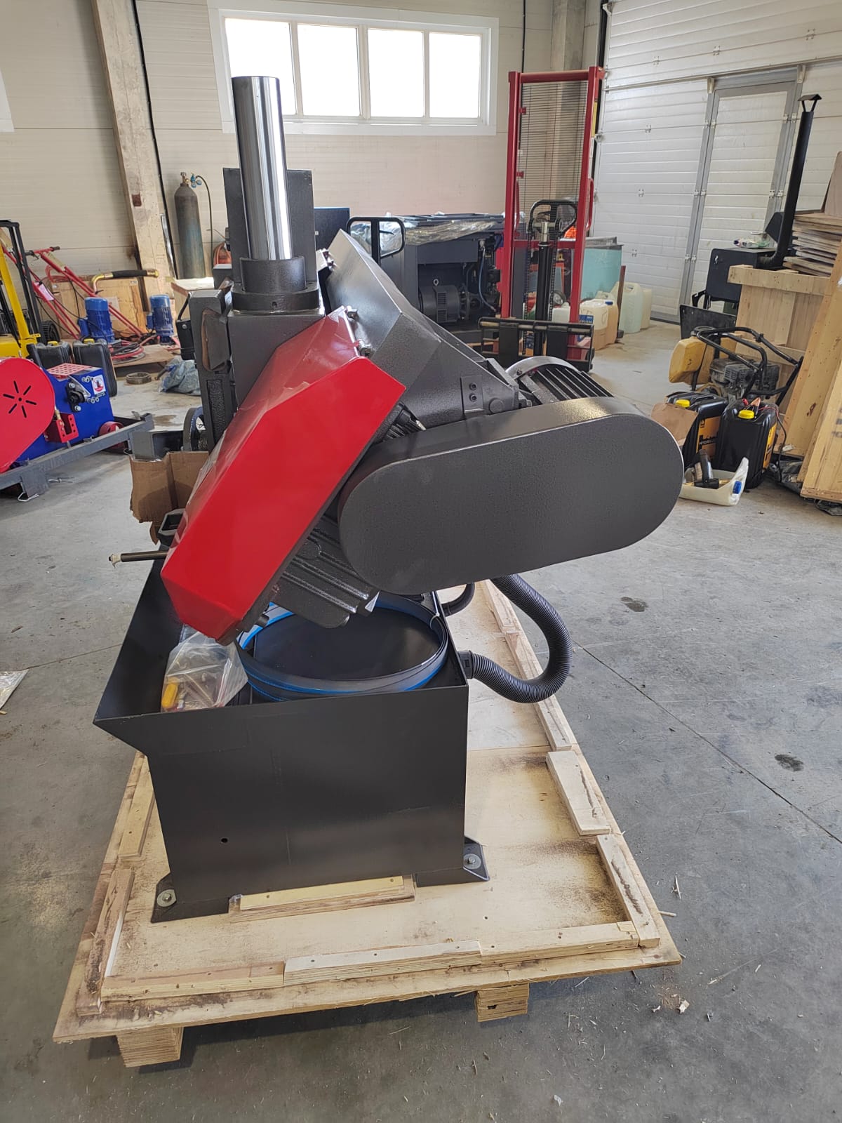 Полуавтоматический ленточнопильный станок MetMachine LS2230