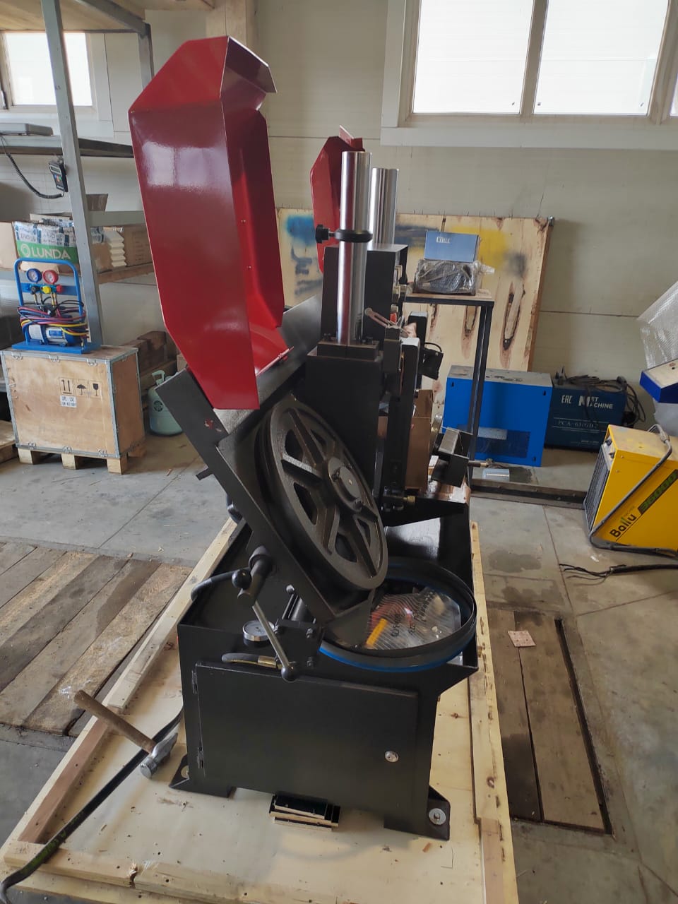 Полуавтоматический ленточнопильный станок MetMachine LS2230