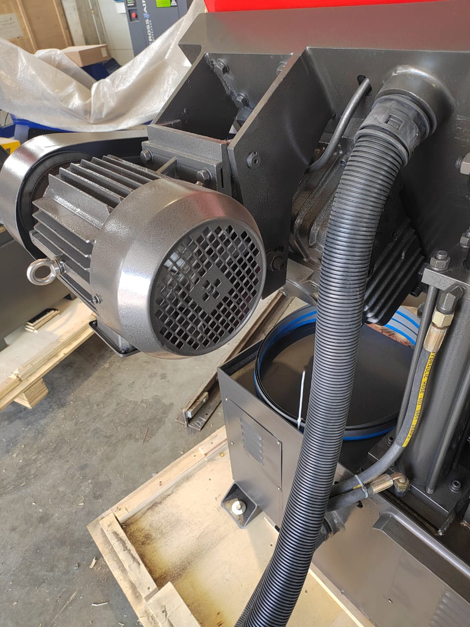 Полуавтоматический ленточнопильный станок MetMachine LS2230