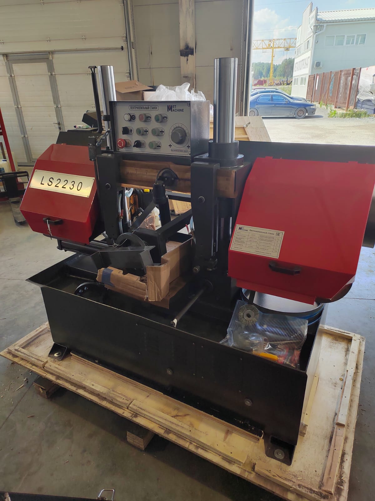Полуавтоматический ленточнопильный станок MetMachine LS2230