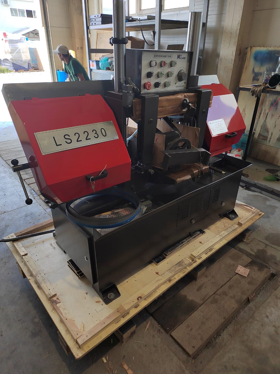 Полуавтоматический ленточнопильный станок MetMachine LS2230