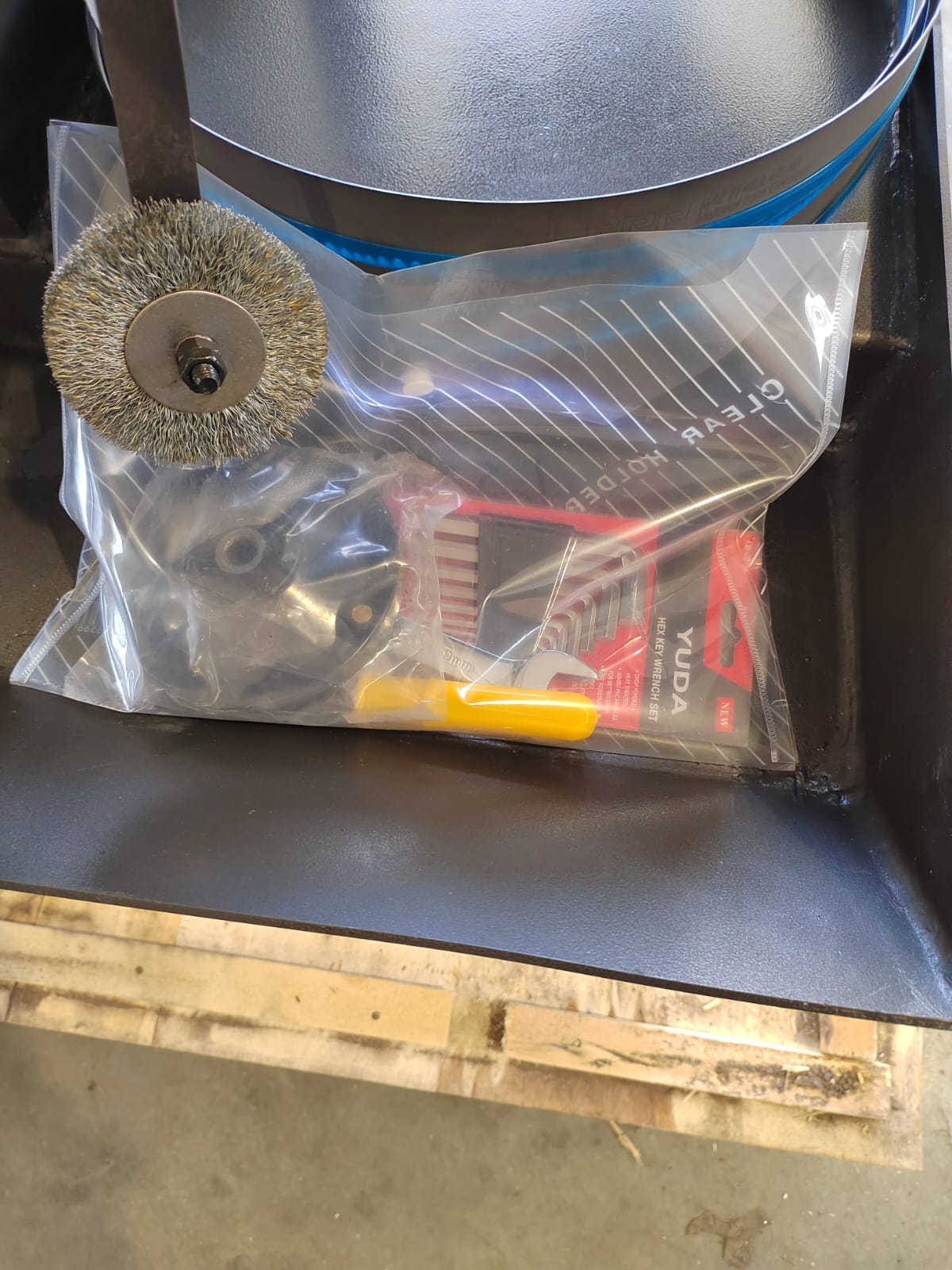 Полуавтоматический ленточнопильный станок MetMachine LS2230