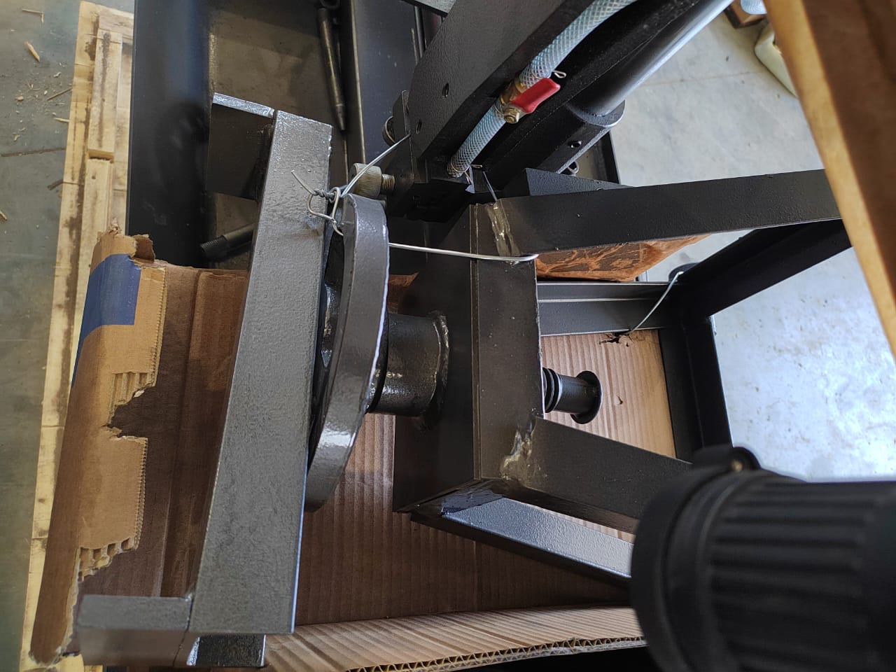 Полуавтоматический ленточнопильный станок MetMachine LS2230