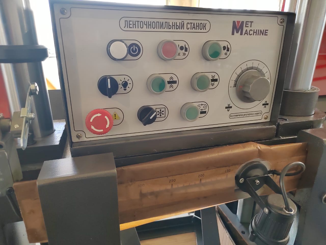 Полуавтоматический ленточнопильный станок MetMachine LS2230