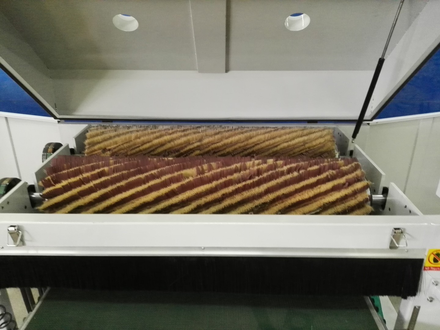 Шлифовальный станок LTT DT 1000-2 с лепестковыми барабанами 1000мм