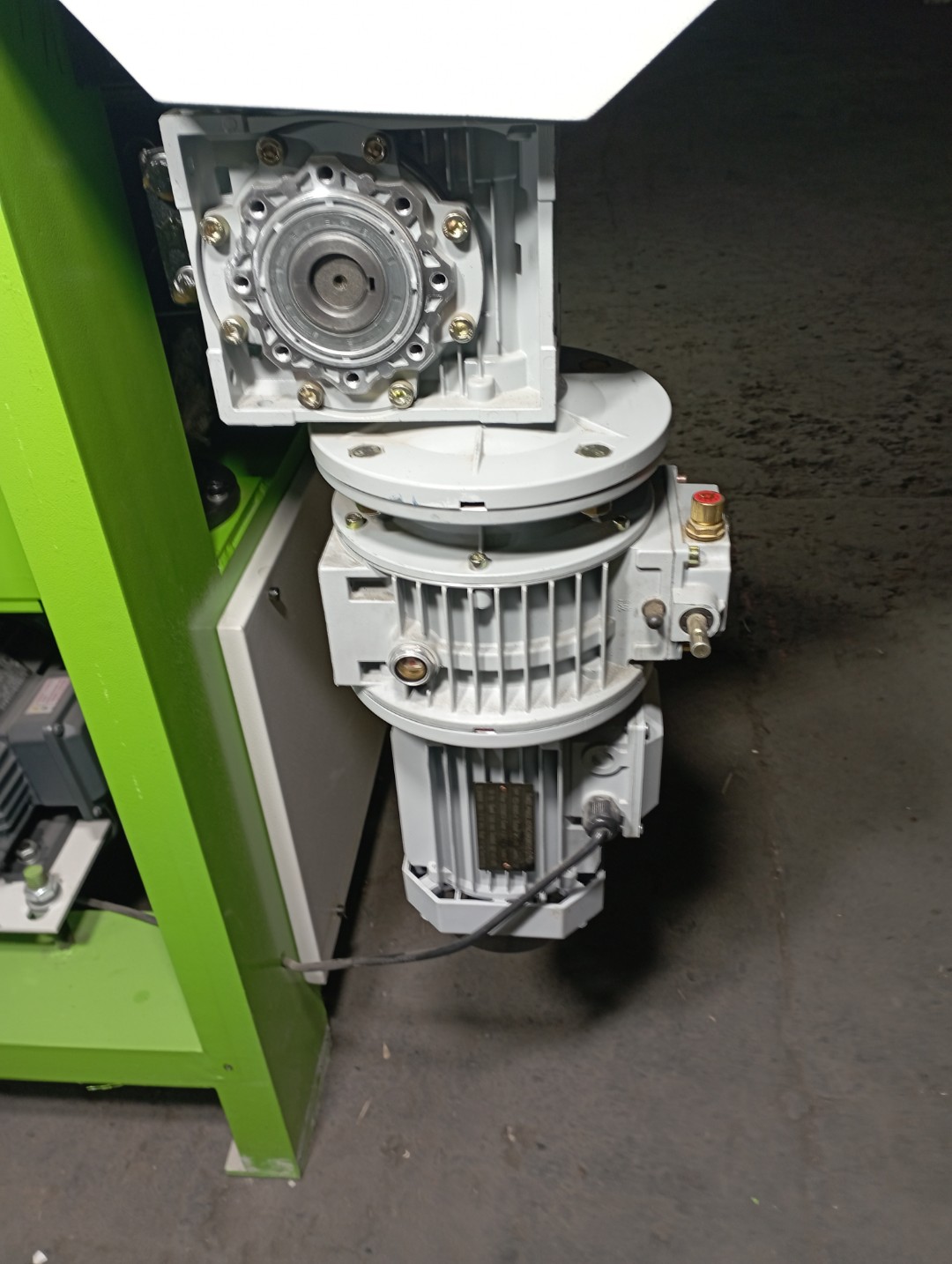 Шлифовальный станок LTT DT 1000-2 с лепестковыми барабанами 1000мм