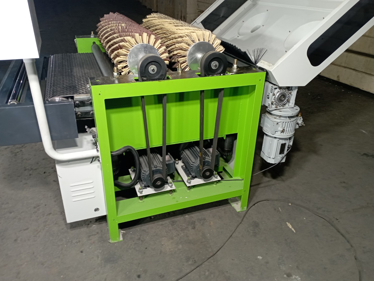 Шлифовальный станок LTT DT 1000-2 с лепестковыми барабанами 1000мм