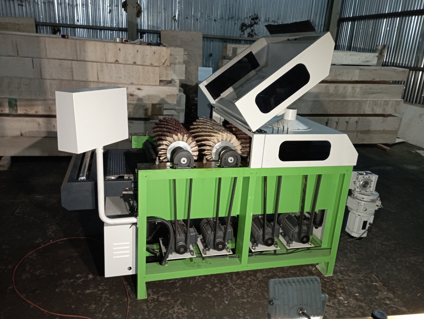 Шлифовальный станок LTT DT630-4, 6 кВт, с 4 лепестковыми барабанами 630мм
