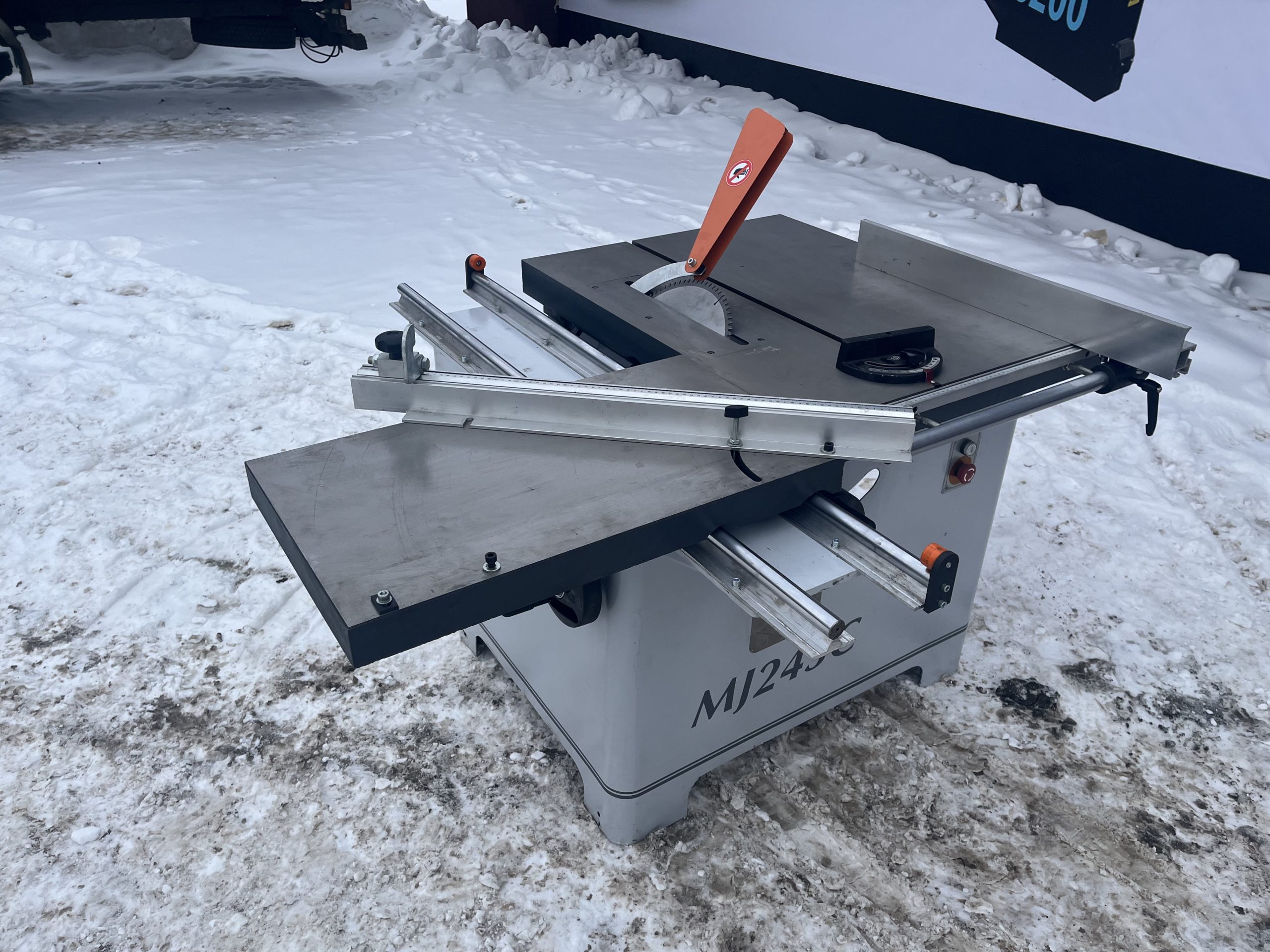 Станок круглопильный LTT MJ243C, 3 кВт, торцовочная каретка