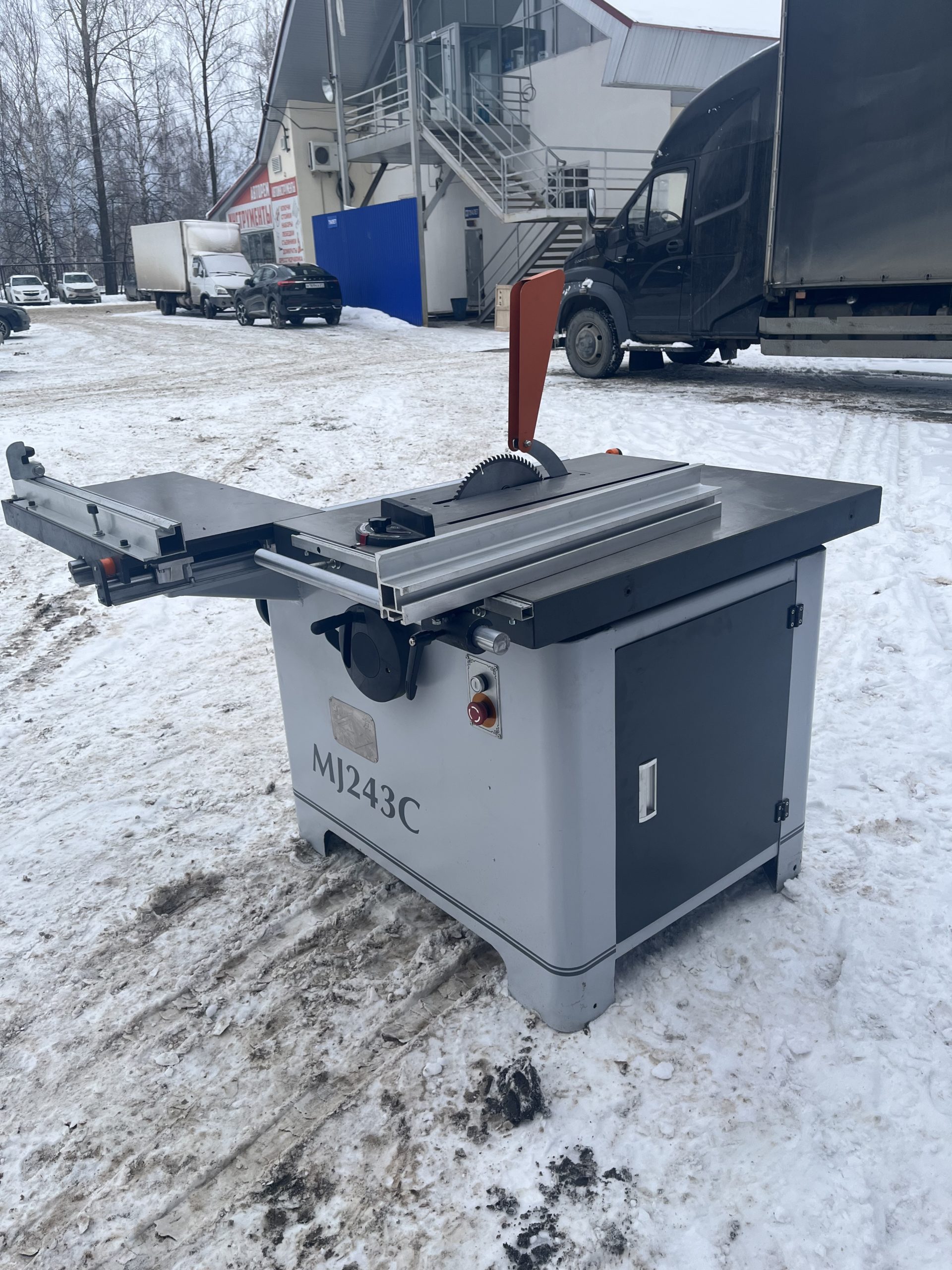 Станок круглопильный LTT MJ243C, 3 кВт, торцовочная каретка
