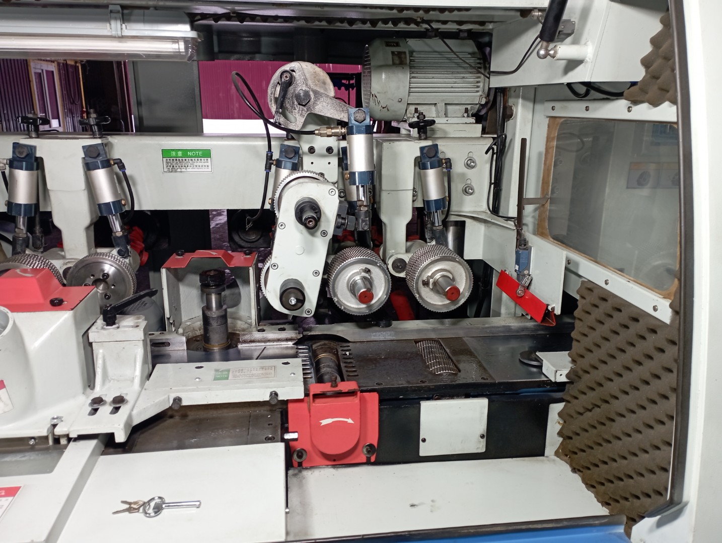 Станок четырехсторонний LTT QMB-520A, 34 кВт, 5 шпинделей, 2 нижних шпинделя 