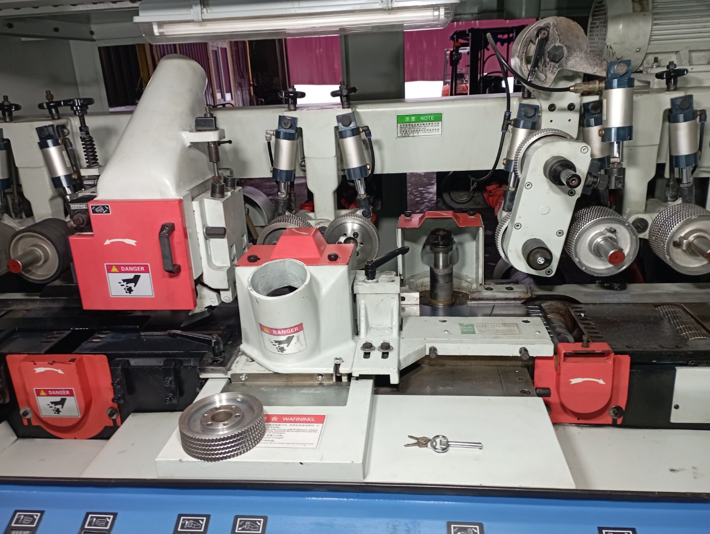 Станок четырехсторонний LTT QMB-520A, 34 кВт, 5 шпинделей, 2 нижних шпинделя 