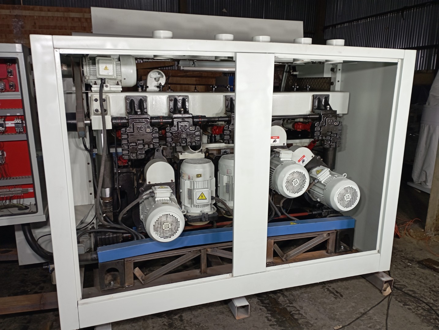 Станок четырехсторонний LTT QMB-520A, 34 кВт, 5 шпинделей, 2 нижних шпинделя 