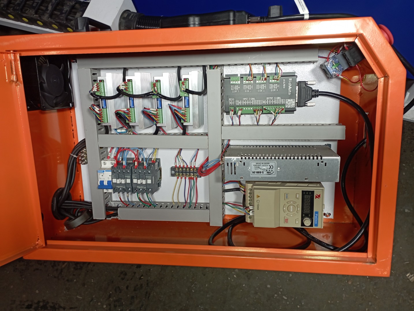Фрезерно-гравировальный станок LTT-1012 Plus, 2.2 кВт с ЧПУ