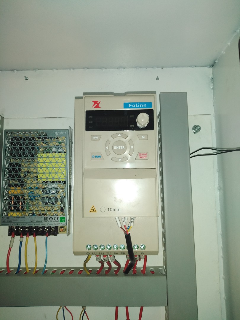 Фрезерный станок с ЧПУ LTT-2130AH, DSP-пульт, 6 кВт, c ручной сменой инструмента и вакуумным столом