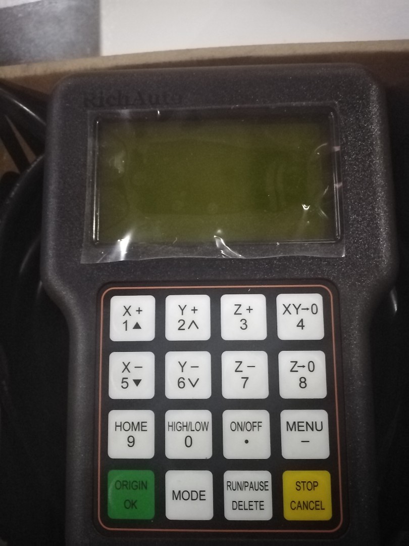 Фрезерный станок с ЧПУ LTT-2130AH, DSP-пульт, 6 кВт, c ручной сменой инструмента и вакуумным столом
