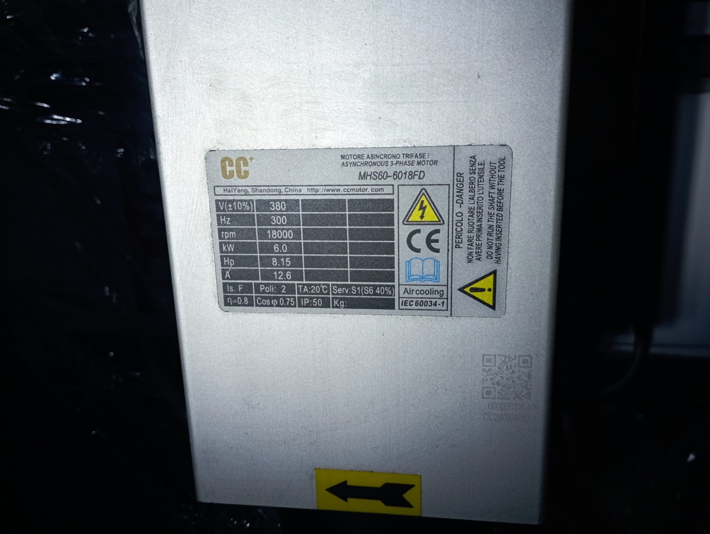 Фрезерный станок с ЧПУ LTT-2130AH, DSP-пульт, 6 кВт, c ручной сменой инструмента и вакуумным столом
