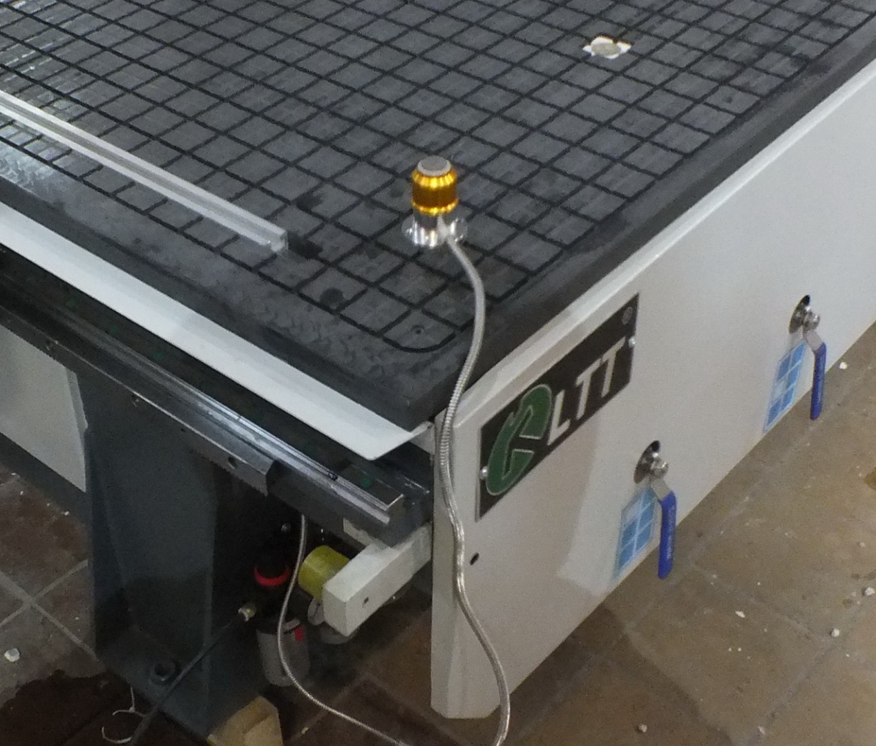 Фрезерный станок с ЧПУ LTT-2130Z-45, SYNTEK, 9 кВт, с поворотным шпинделем