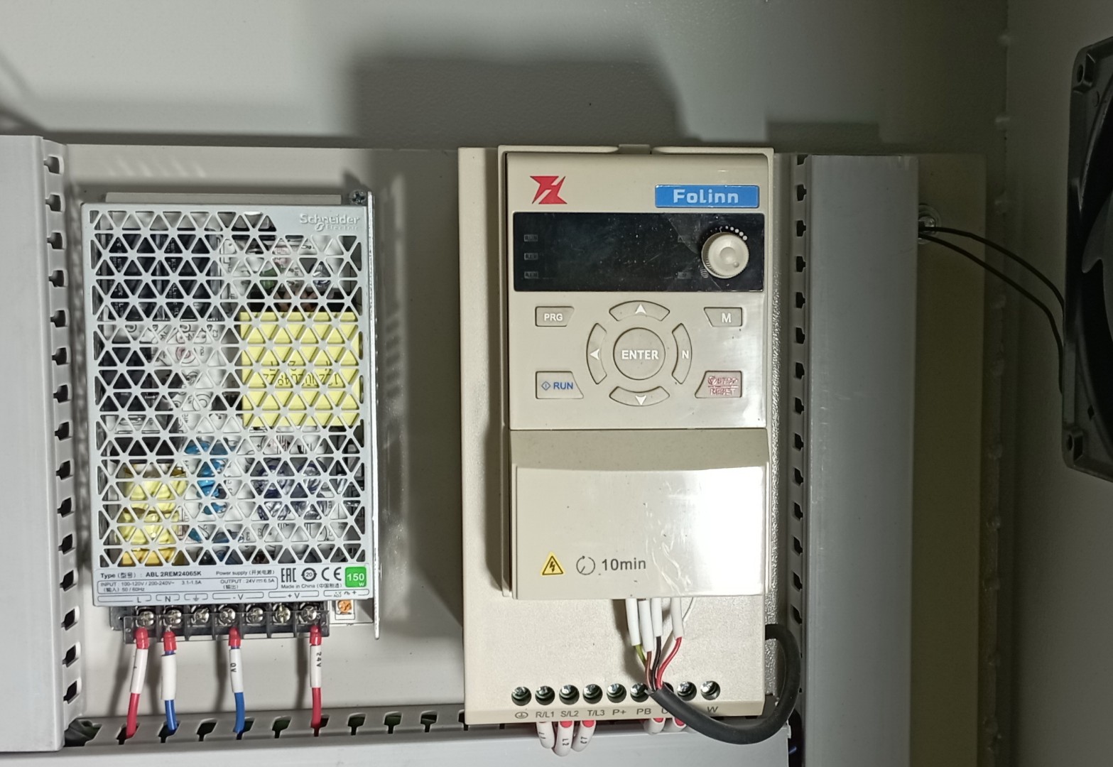 Фрезерный станок с ЧПУ LTT-1630AH, DSP-пульт, 4.5 кВт, c гибридным приводом и вакуумным столом