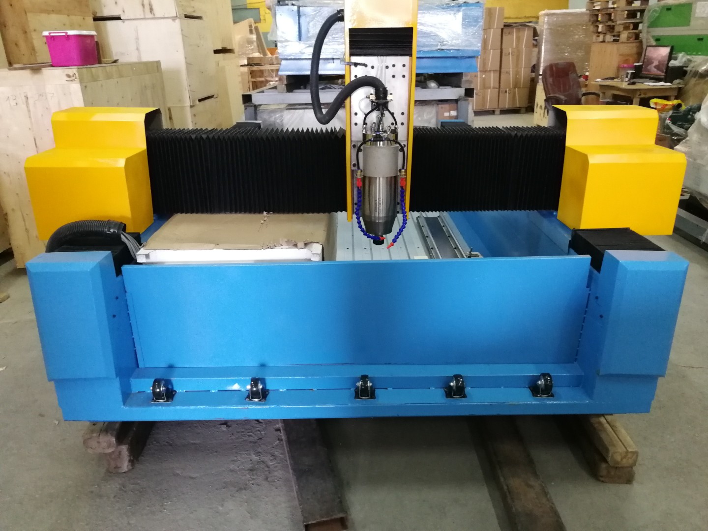 Фрезерный станок с ЧПУ LTT-BL1325, 5,5кВт, 1300х2500мм с токарной осью 