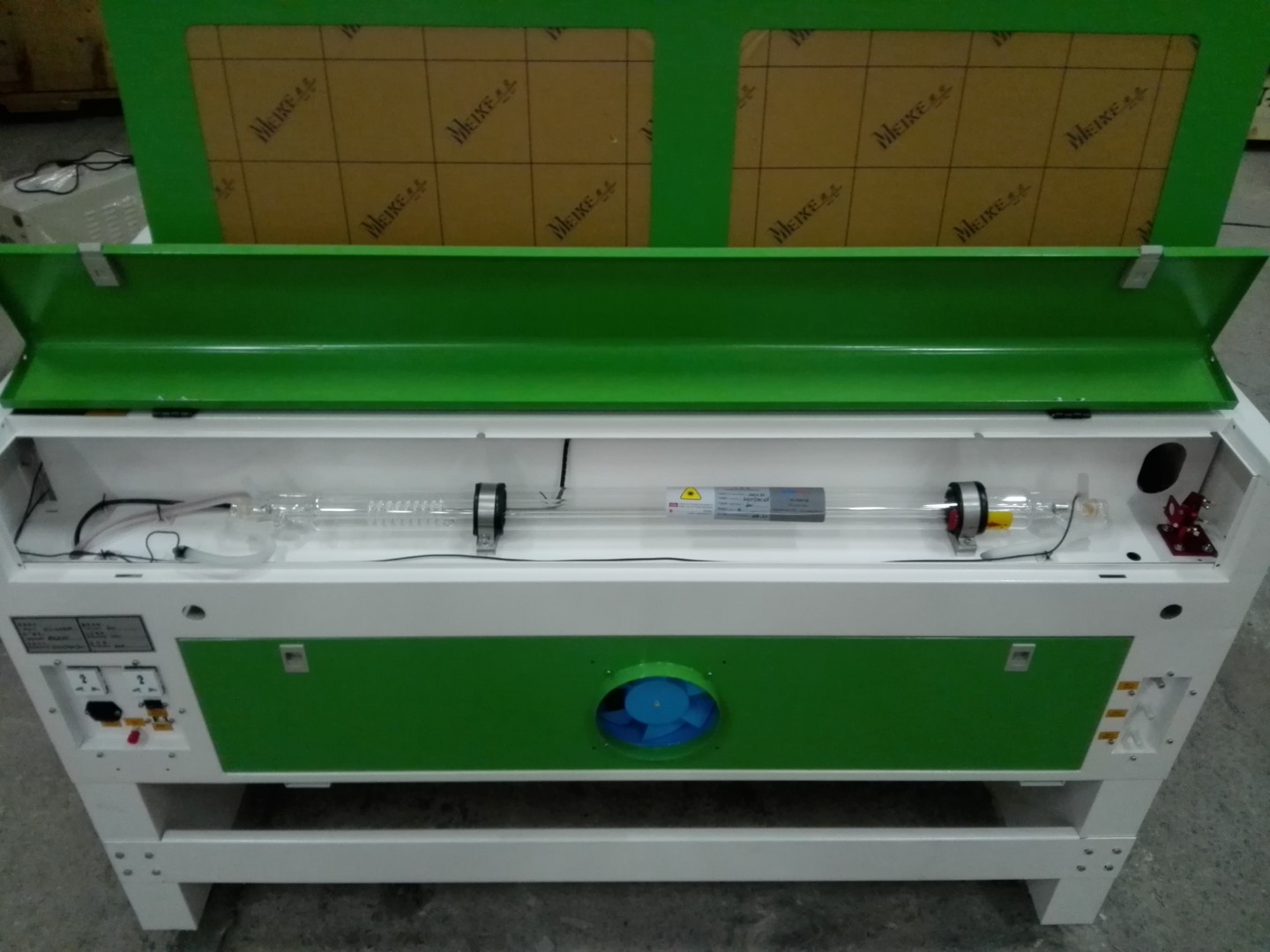 Лазерно-гравировальный станок с ЧПУ LTT-Z1040B, 60Вт, чиллер СW3000, с подъемным столом