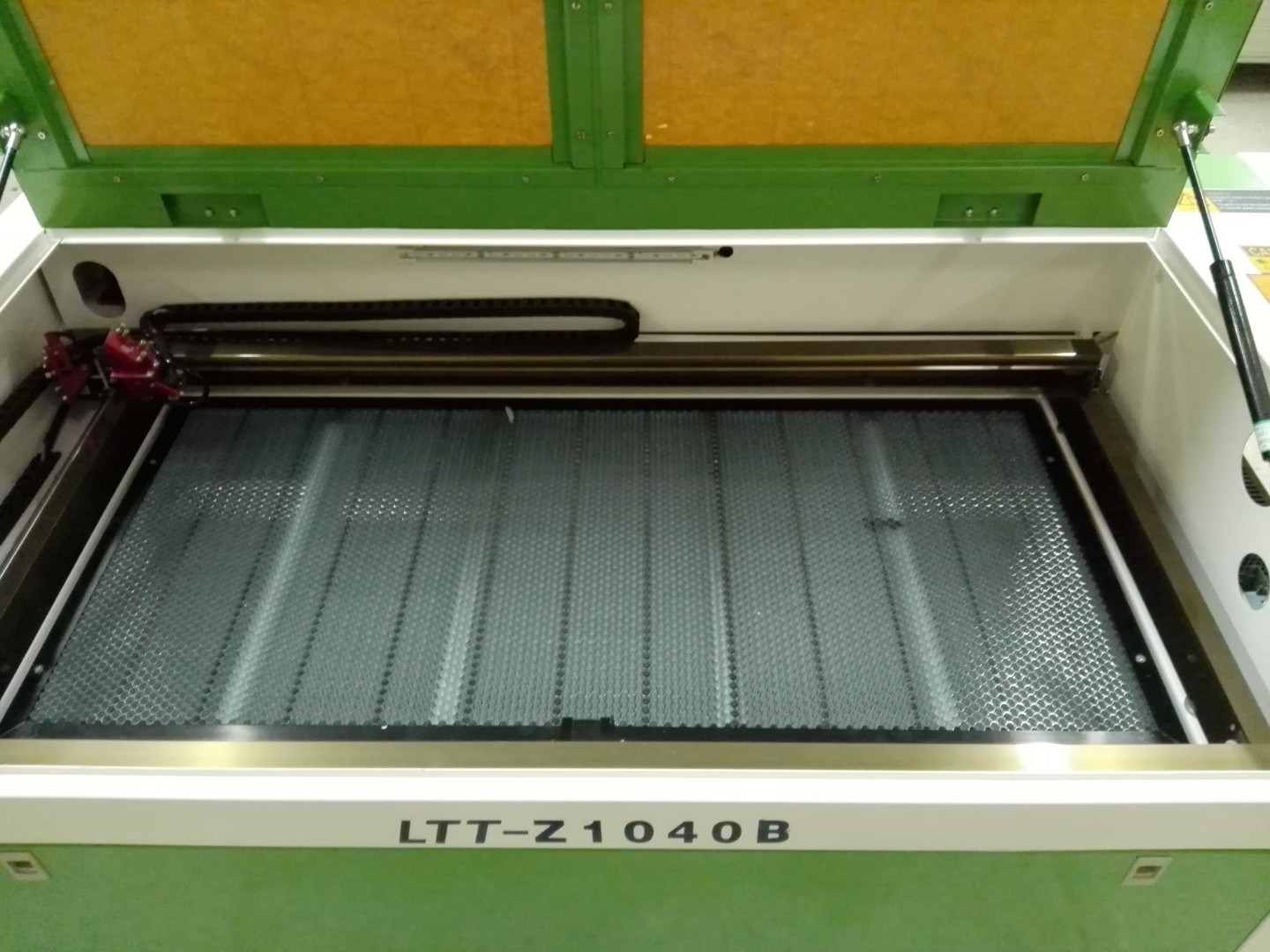 Лазерно-гравировальный станок с ЧПУ LTT-Z1040B, 60Вт, чиллер СW3000, с подъемным столом