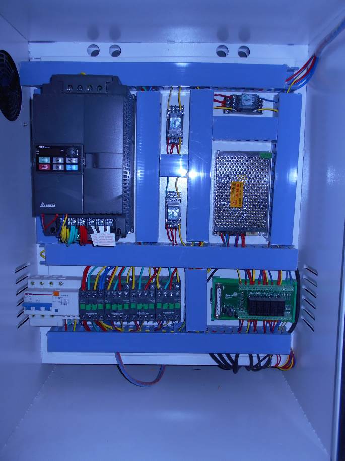 Фрезерный станок с ЧПУ LTT-2130A, 4.5 кВт, c ручной сменой инструмента