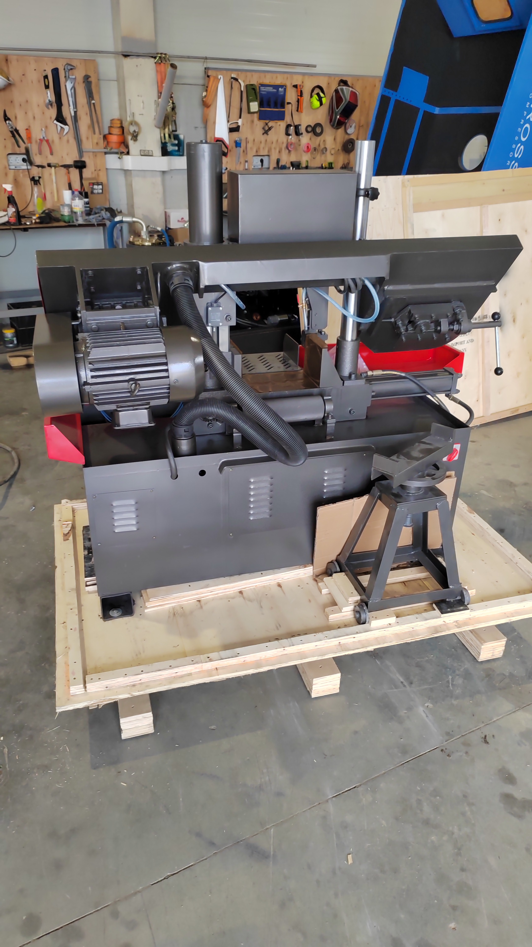 MetMachine LS2226 полуавтоматический ленточнопильный станок 