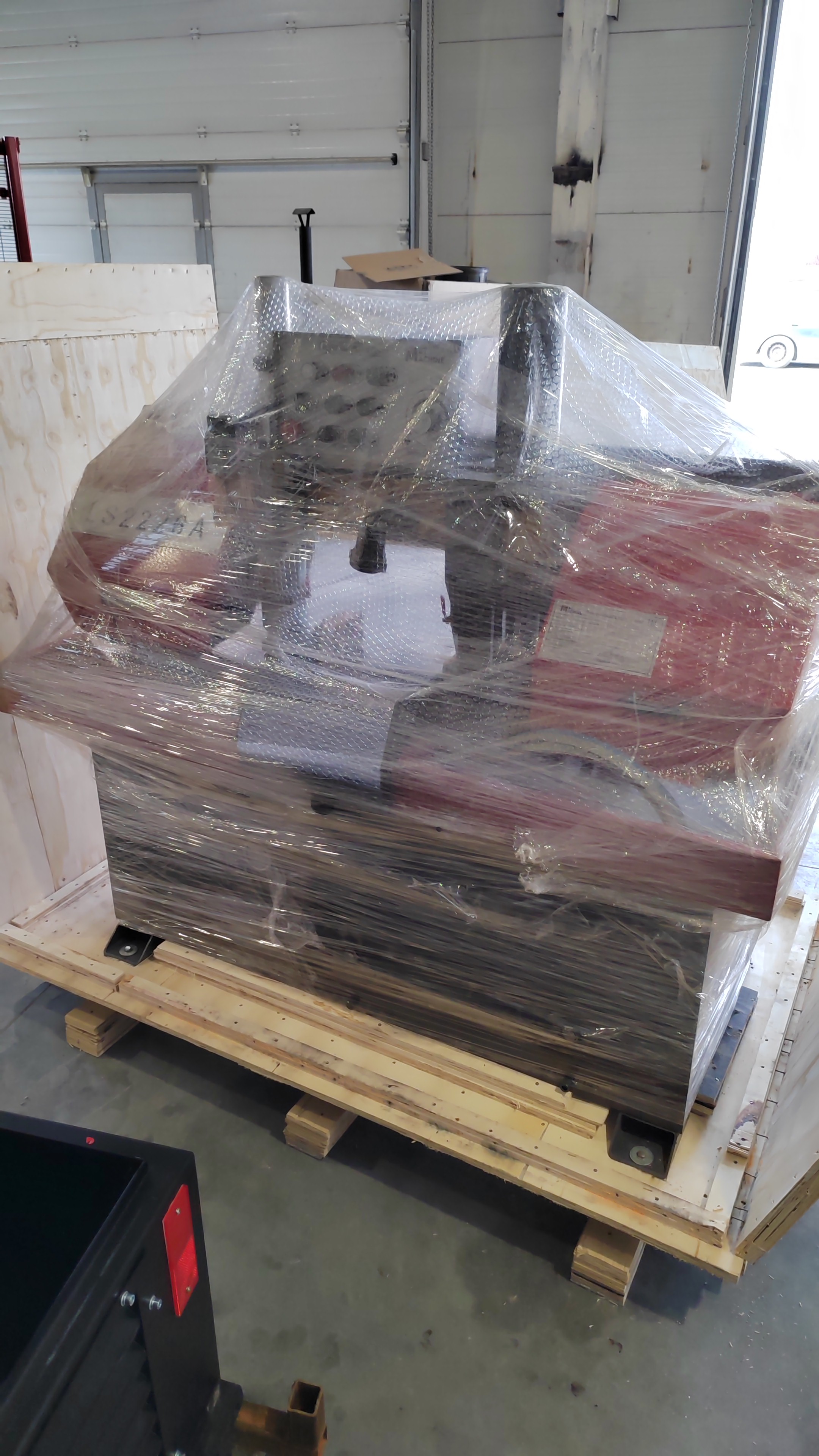 MetMachine LS2226 полуавтоматический ленточнопильный станок 