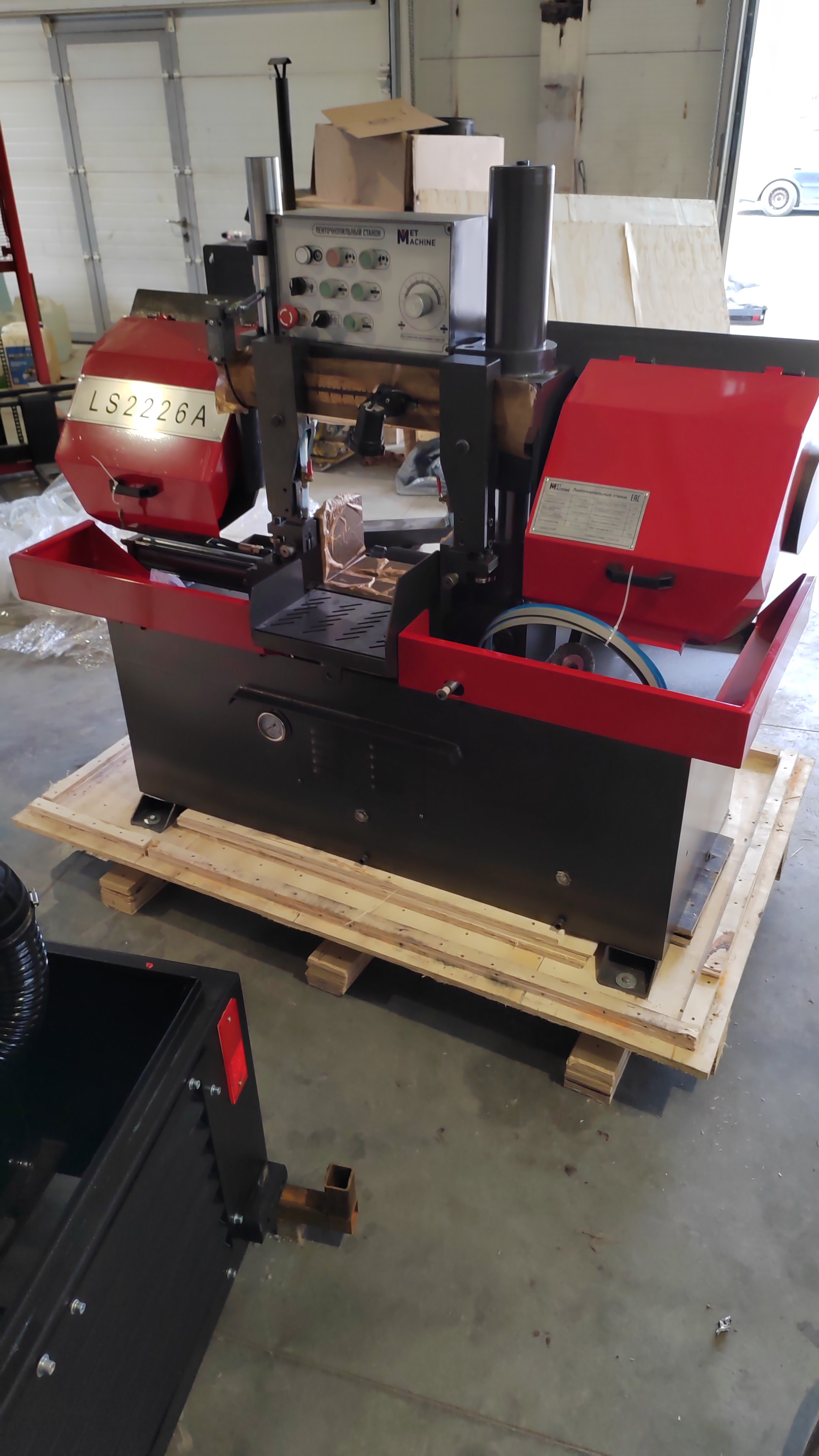 MetMachine LS2226 полуавтоматический ленточнопильный станок 