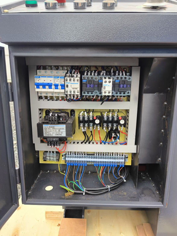 Полуавтоматический ленточнопильный станок REALREZ GB4030, 2.8кВт, 380В