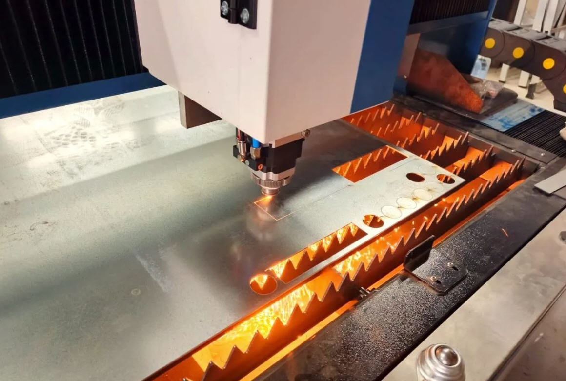 ЧПУ станок лазерной резки MetalTec 1560B, RAYCUS 6 kW