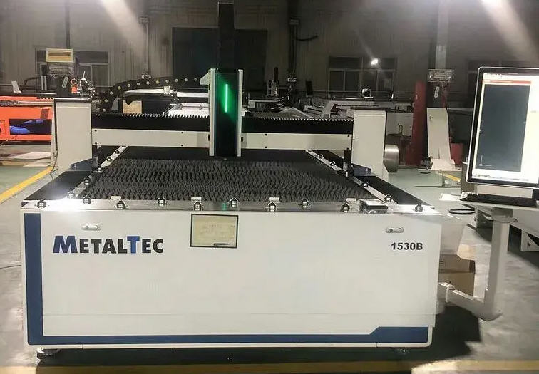 ЧПУ станок лазерной резки MetalTec 1530S, RAYCUS 3 kW, RJ-1530S