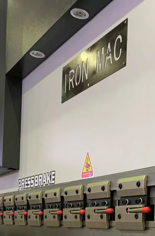 Листогибочные гидравлические прессы с ЧПУ IRONMAC HPB-T 30/1600, 4кВт, 30 тонн