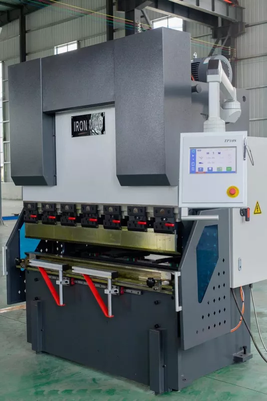 Листогибочные гидравлические прессы с ЧПУ IRONMAC HPB-T 30/1600, 4кВт, 30 тонн