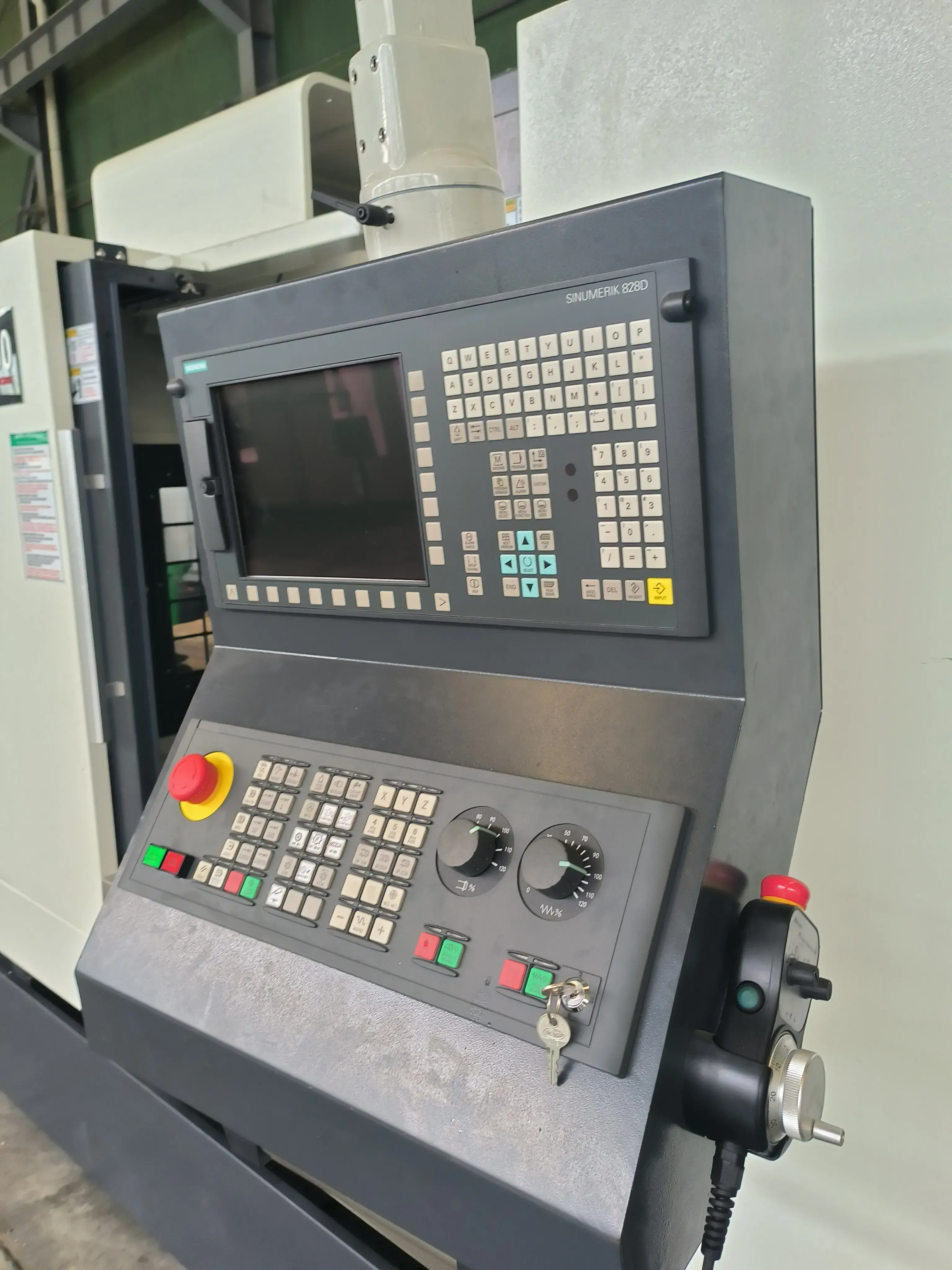 Фрезерный обрабатывающий центр с ЧПУ REALREZ VMC850 (4-ая ось + Siemens 828D)