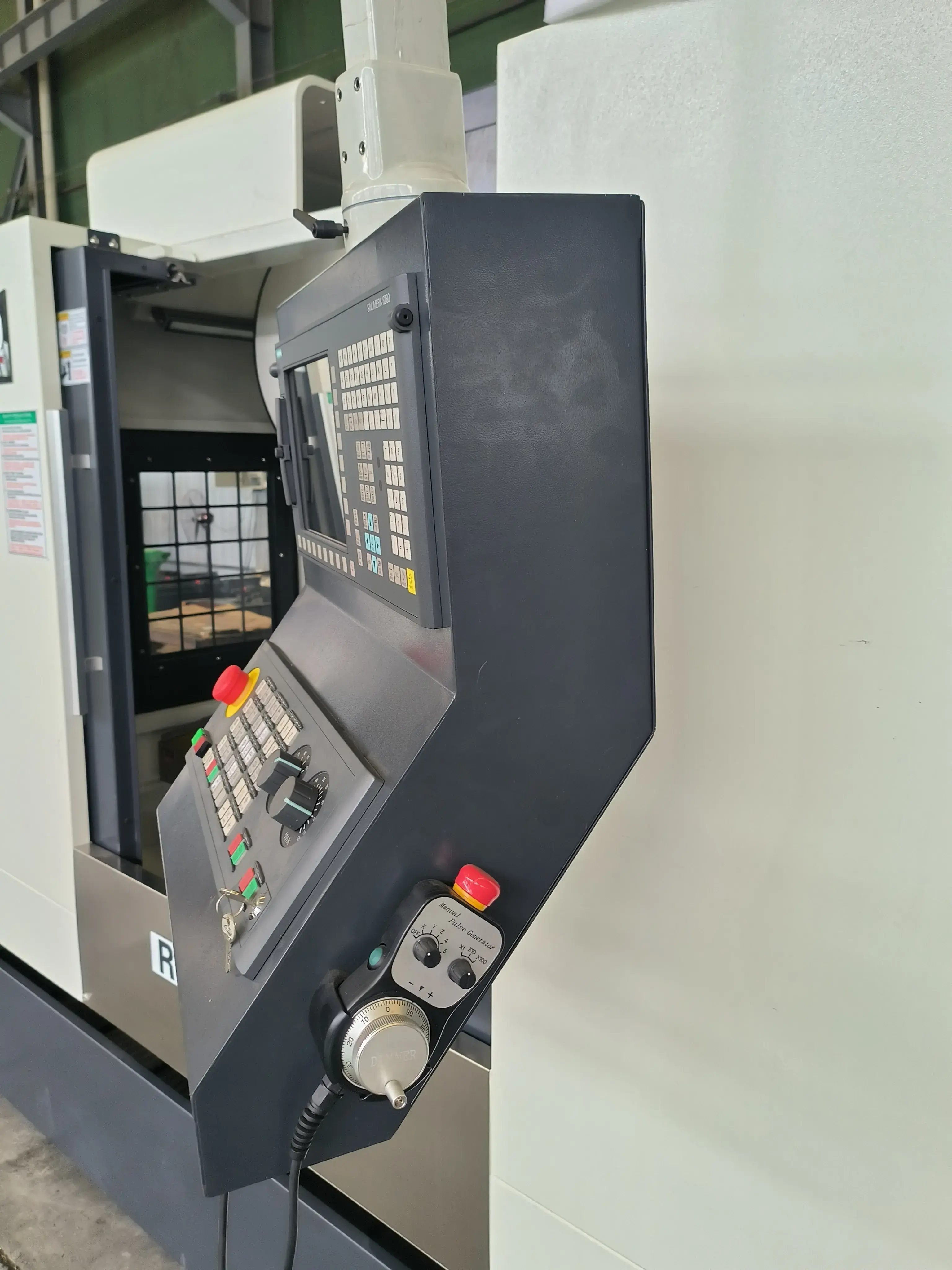 Фрезерный обрабатывающий центр с ЧПУ REALREZ VMC850 (4-ая ось + Siemens 828D)