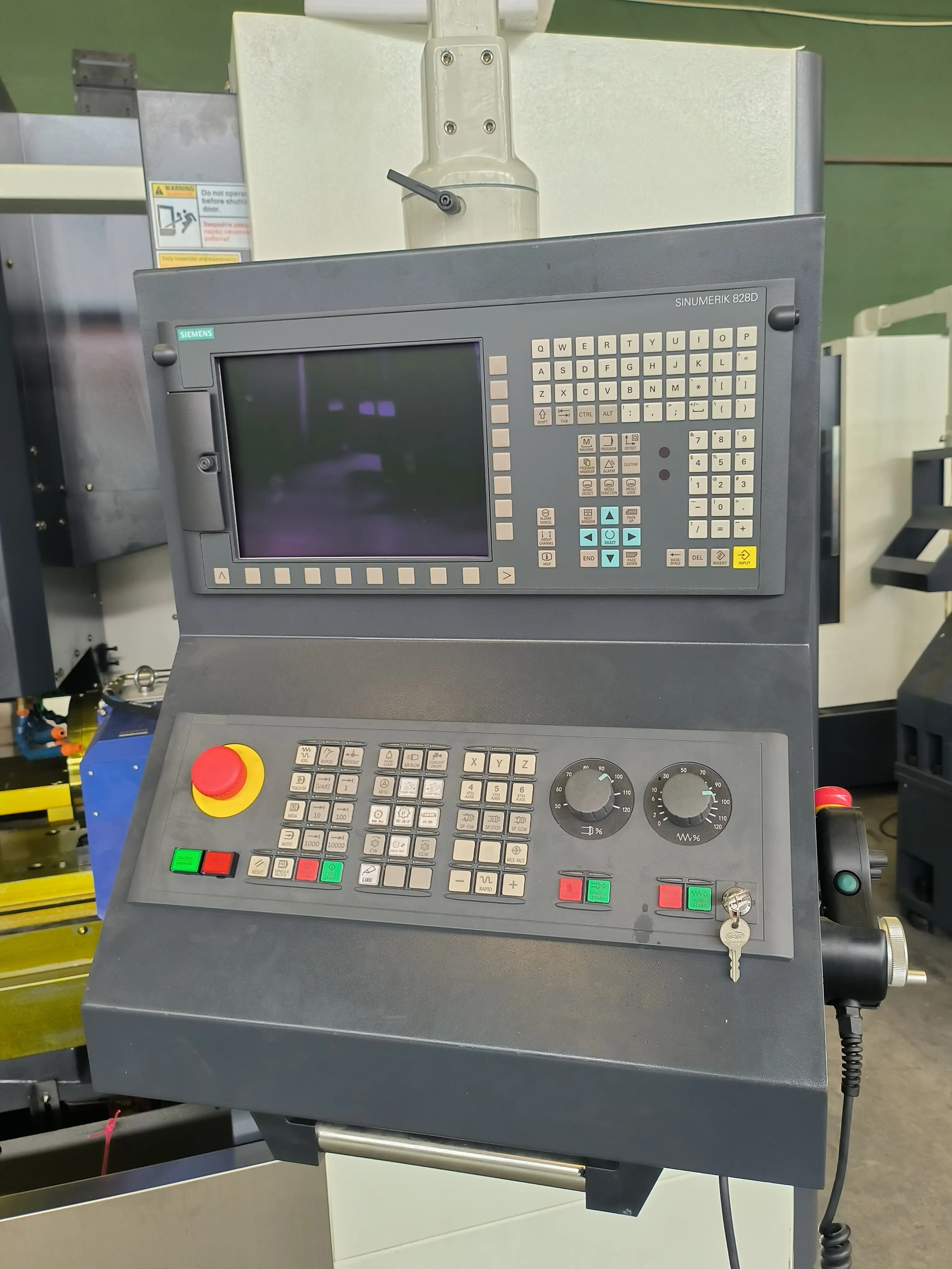 Фрезерный обрабатывающий центр с ЧПУ REALREZ VMC850 (4-ая ось + конвейер + Fanuc Oi-MF tf plus)