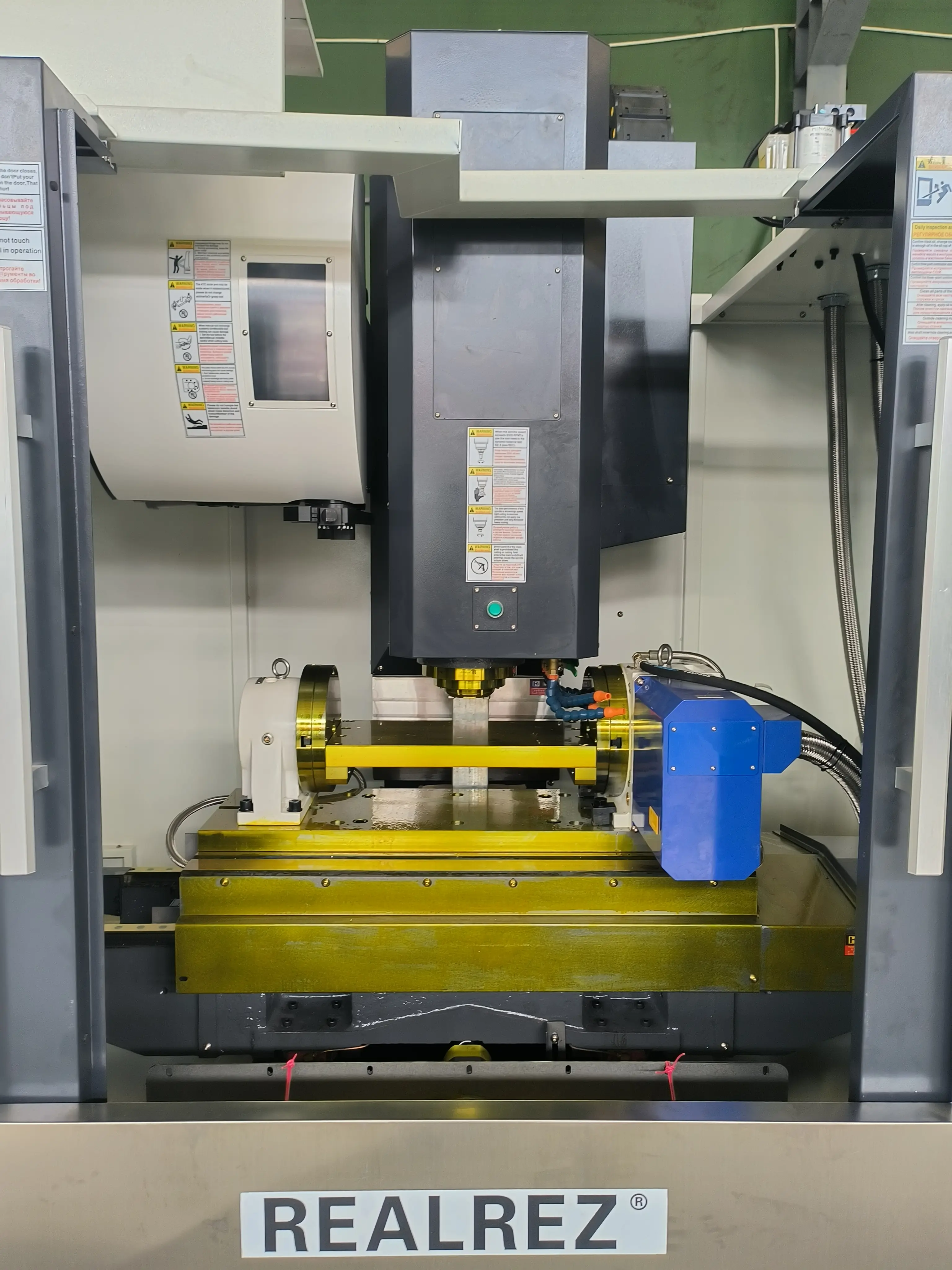 Фрезерный обрабатывающий центр с ЧПУ REALREZ VMC850 (4-ая ось + конвейер + Fanuc Oi-MF tf plus)
