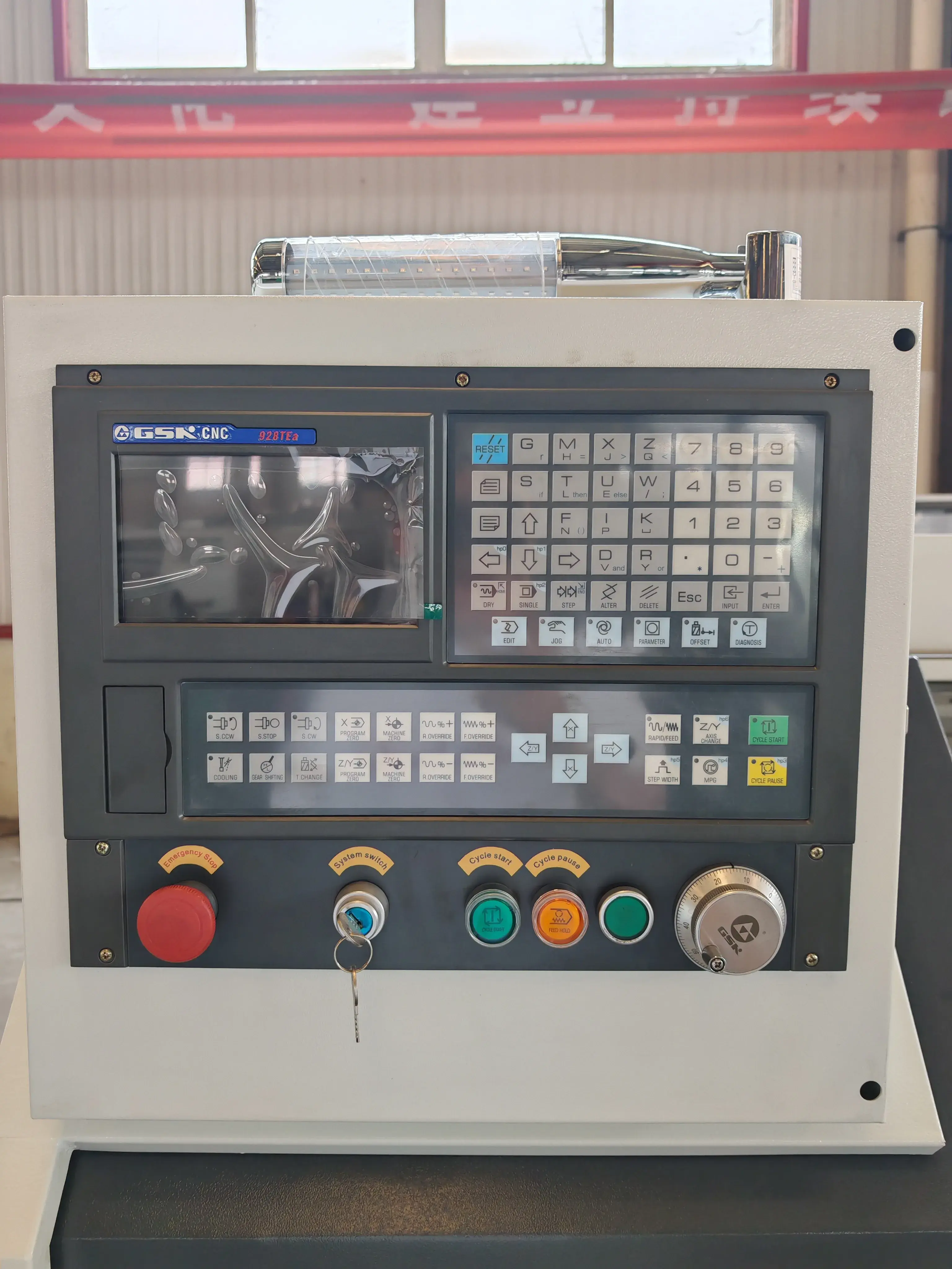 Токарный станок с ЧПУ Realrez СК0640, GSK 928TEa, 3кВт