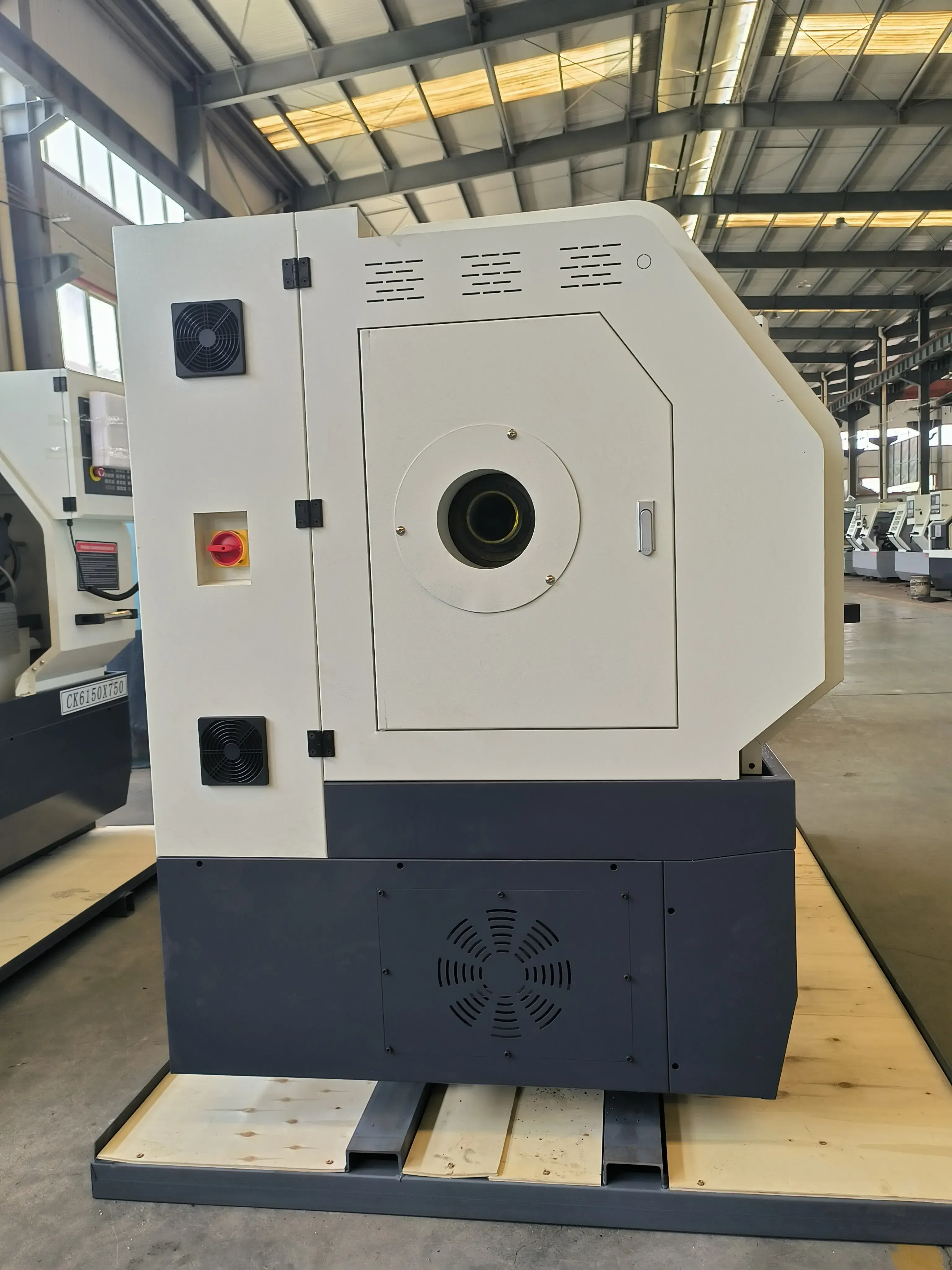 Токарный станок с ЧПУ Realrez CK 6150х750 SAM6, Siemens808D, 11кВт