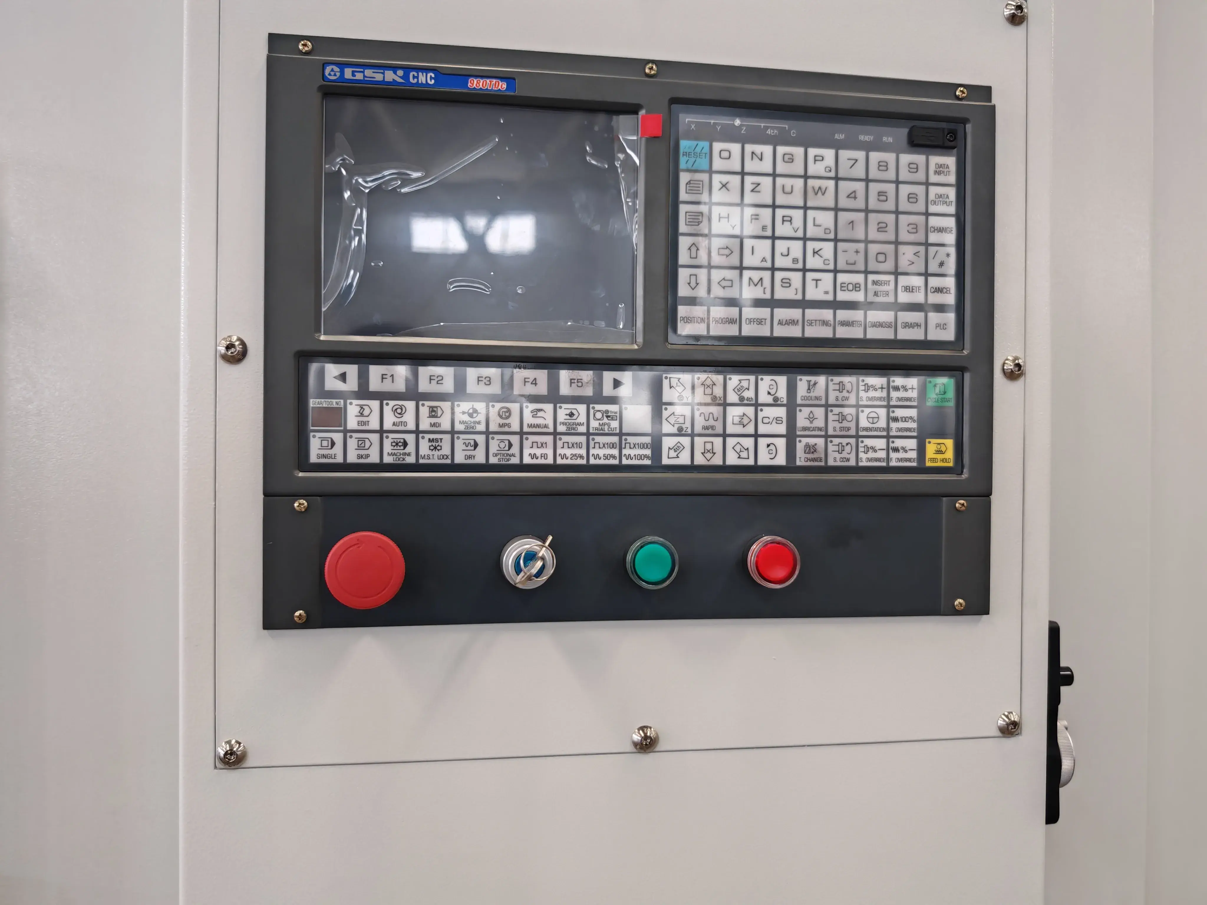 Токарный станок с ЧПУ Realrez CK 61100х2000 (GSK980TDC), 22кВт