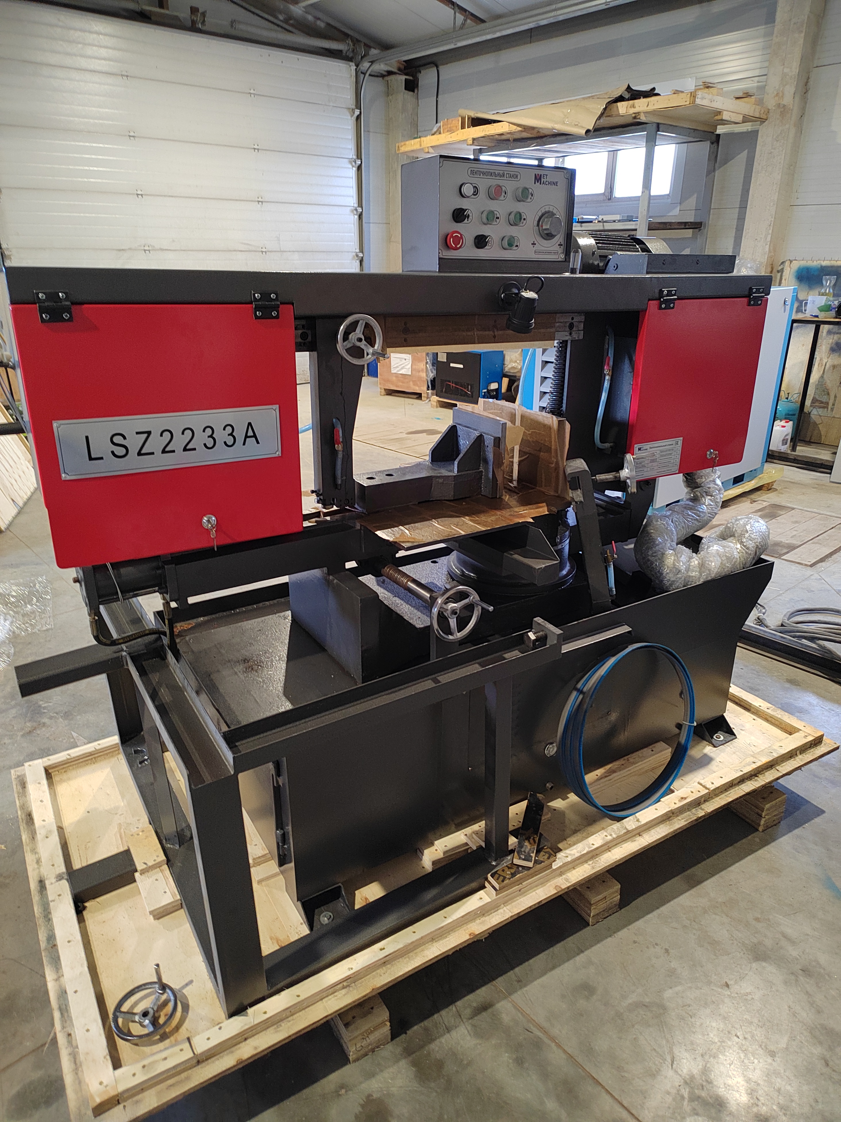 MetMachine LSZ2233 полуавтоматический ленточнопильный станок с поворотной рамой