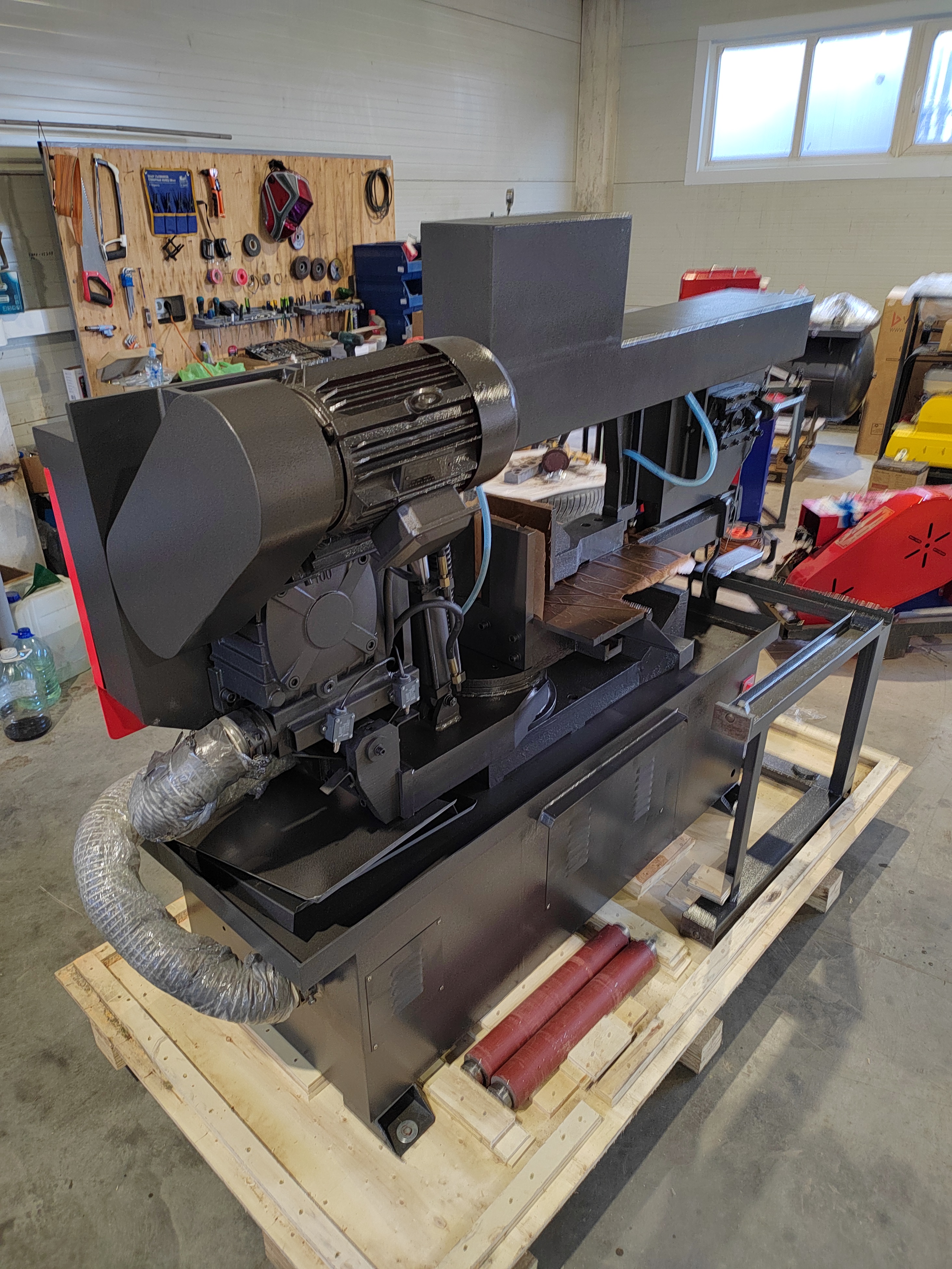 MetMachine LSZ2233 полуавтоматический ленточнопильный станок с поворотной рамой