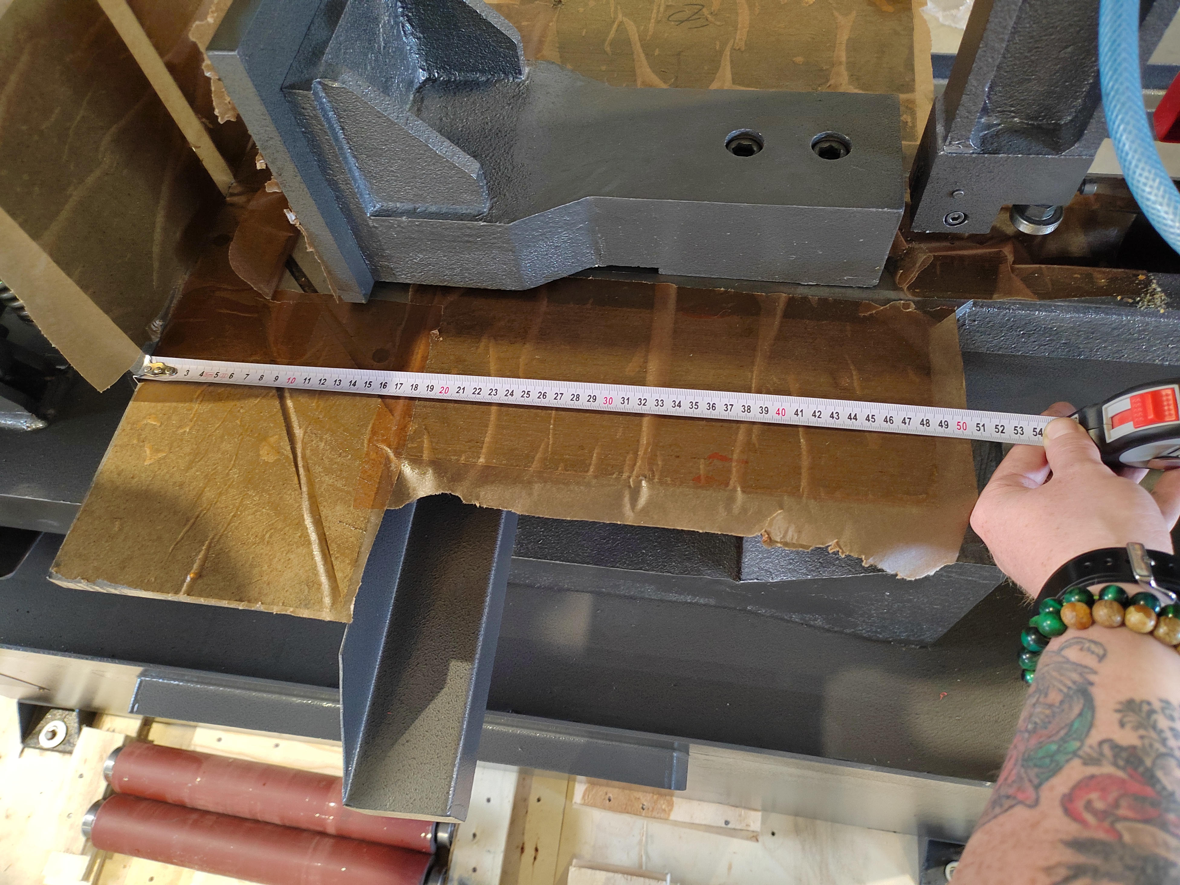 MetMachine LSZ2233 полуавтоматический ленточнопильный станок с поворотной рамой