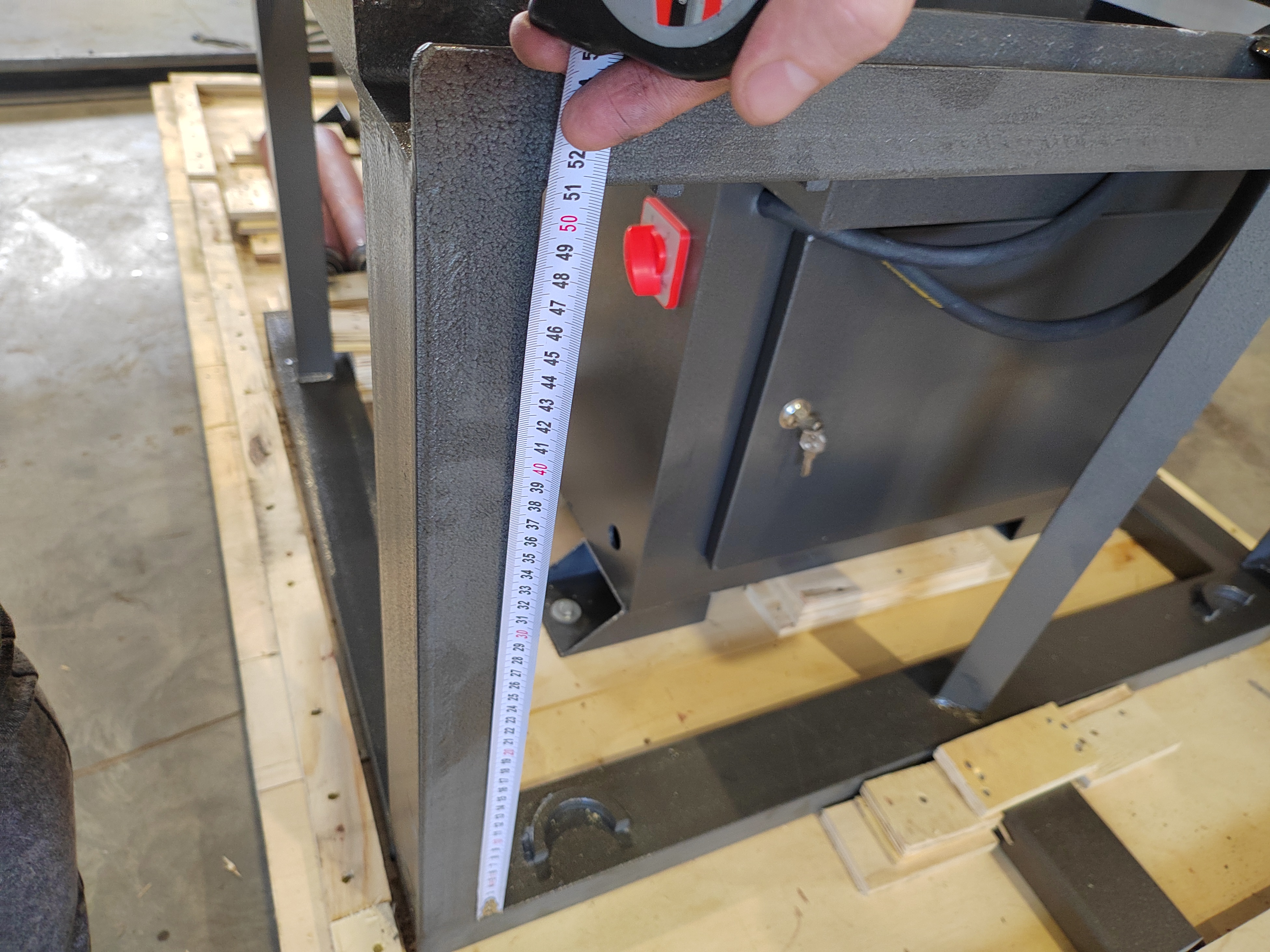 MetMachine LSZ2233 полуавтоматический ленточнопильный станок с поворотной рамой