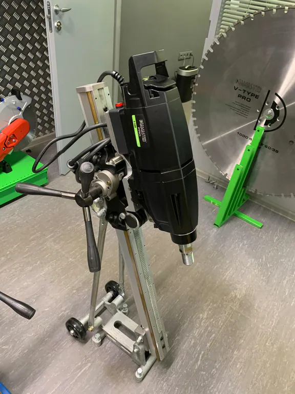 Установка алмазного бурения Diamaster PRO S-500A LCD ModulDrill с наклонной стойкой