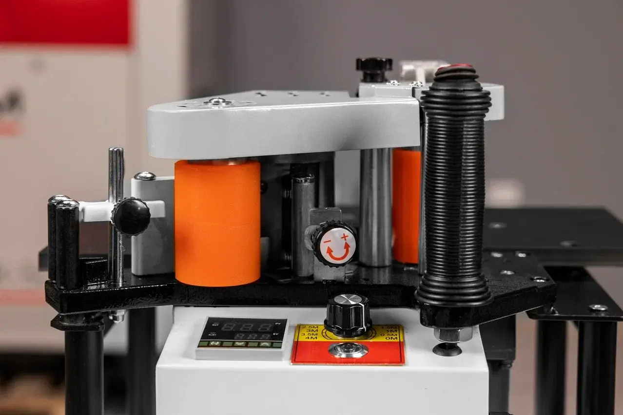 Кромкооблицовочный станок KROM 750 max, 0.70 кВт, 220В